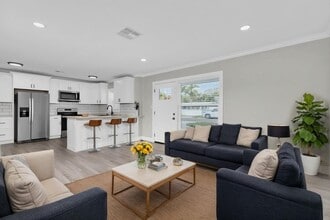 1230 75th Ave N in St. Petersburg, FL - Building Photo - Building Photo