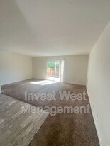 1950-1933 33rd Ave in Longview, WA - Building Photo