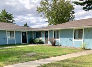 Prairie Village Apartments in Pella, IA - Building Photo - Building Photo