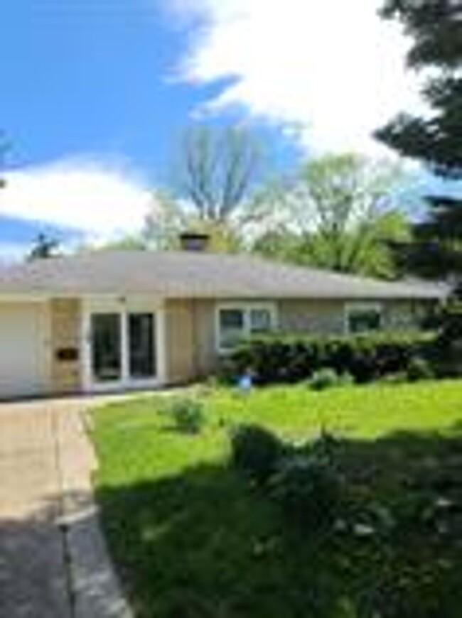 106 Elmwood Dr