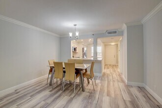 7076 Huntington Ln, Unit 5070 in Delray Beach, FL - Building Photo - Building Photo