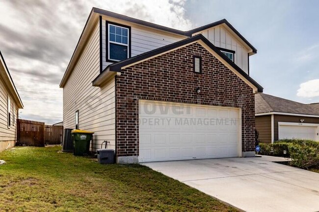 13528 Lunar Light in Saint Hedwig, TX - Foto de edificio - Building Photo