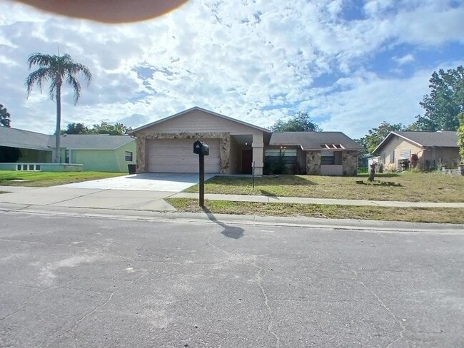8027 Buttonball Ln in Port Richey, FL - Building Photo - Building Photo