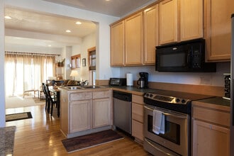 1529 Wasco St in Hood River, OR - Building Photo - Building Photo