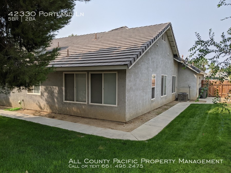 42330 Portland Ln in Lancaster, CA - Foto de edificio