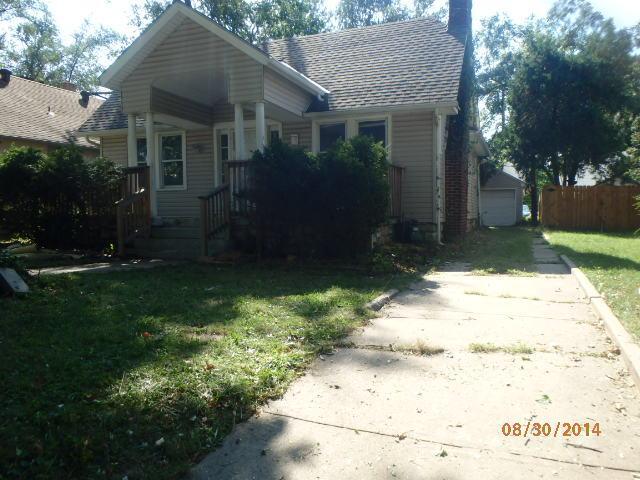5846 Rockhill Rd in Kansas City, MO - Building Photo - Building Photo