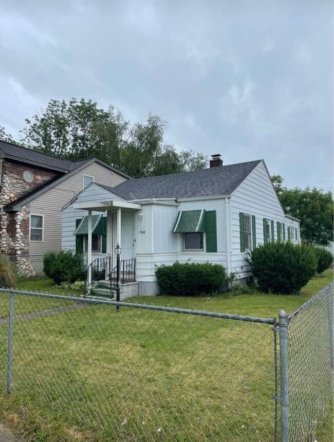1302 Mann Ave in Flint, MI - Building Photo - Building Photo