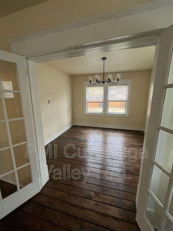 555 Brittain Rd in Akron, OH - Building Photo - Building Photo