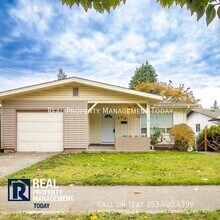 338 Regent Blvd in Fircrest, WA - Building Photo - Building Photo