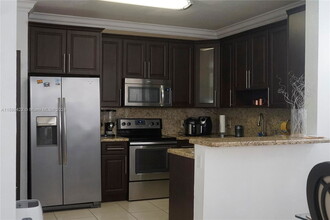 4425 SW 160th Ave in Miramar, FL - Foto de edificio - Building Photo
