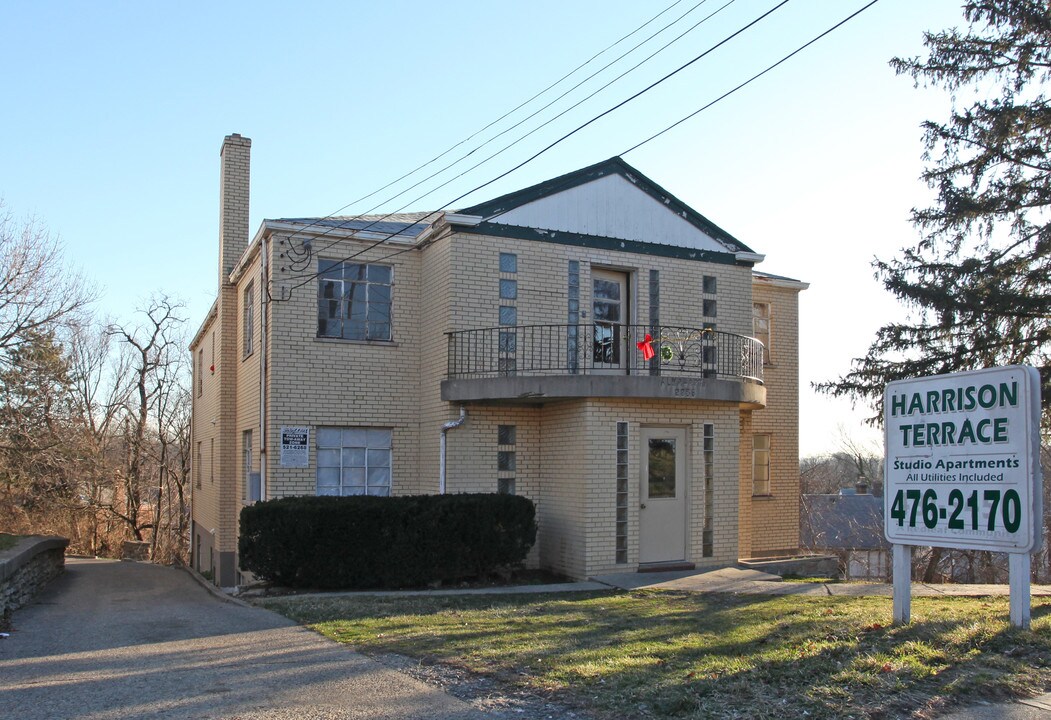 2258 Harrison Ave in Cincinnati, OH - Foto de edificio