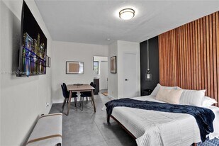 1350 NE 111th St, Unit 3 in Miami, FL - Building Photo