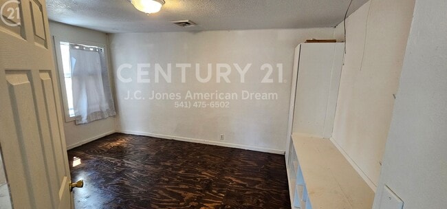 909 SW Bridge St in Grants Pass, OR - Building Photo - Building Photo