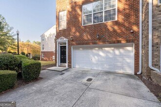 4674 Creekside Villas Way in Smyrna, GA - Building Photo - Building Photo