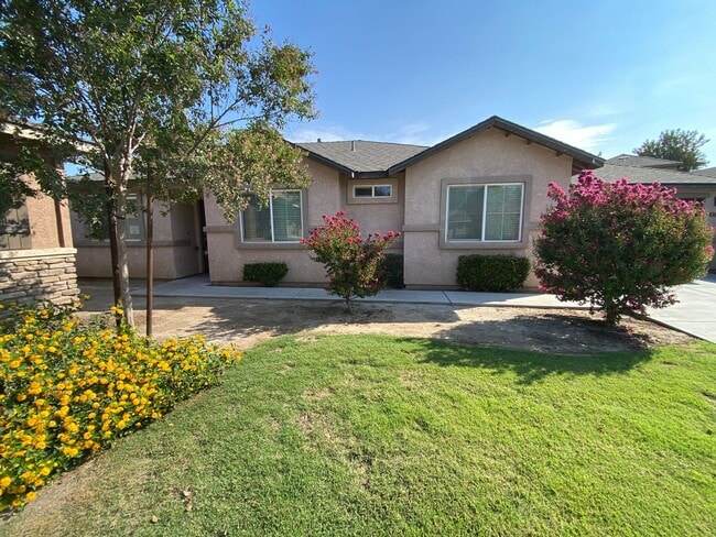 2326 Cape Canyon Ave in Tulare, CA - Foto de edificio - Building Photo