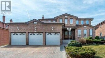 11 Ravenhill Crescent in Markham, ON - Building Photo