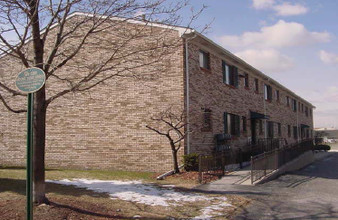 Plaza East Apartments in Fraser, MI - Building Photo - Building Photo