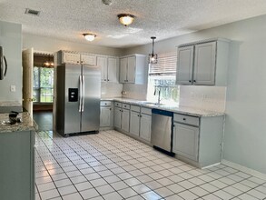2806 Tara Ln in Ocean Springs, MS - Foto de edificio - Building Photo