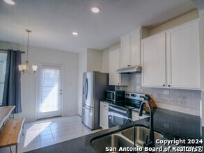 2430 Indian Frst in San Antonio, TX - Foto de edificio - Building Photo