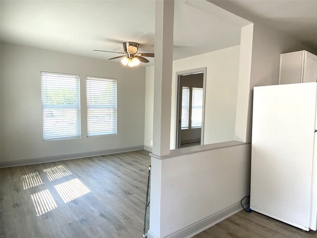 313 N 3rd St in La Porte, TX - Building Photo - Building Photo