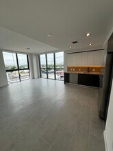 87 NW 24th St, Unit B1 in Miami, FL - Foto de edificio - Building Photo