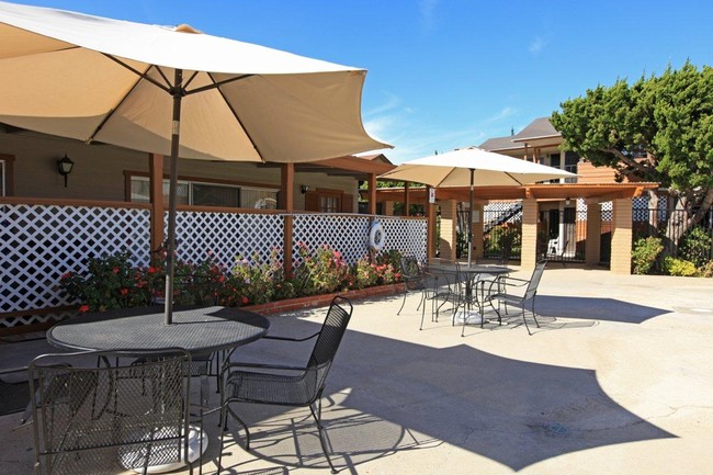 Terre at S Lincoln in El Cajon, CA - Building Photo - Building Photo