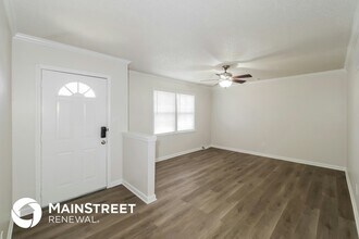 1702 NE White Dr, Unit 4 in Lee's Summit, MO - Foto de edificio - Building Photo