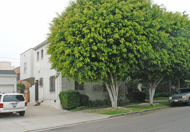 1001 S Holt Ave in Los Angeles, CA - Building Photo - Building Photo