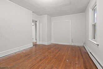 165 Centre St in Nutley, NJ - Building Photo - Building Photo