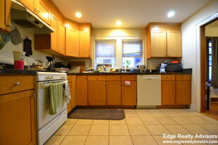 21 Wiltshire Rd, Unit 1 in Boston, MA - Building Photo