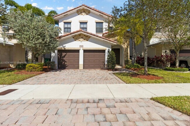 10545 NW 69th Terrace in Doral, FL - Building Photo - Building Photo