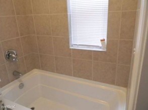 7322 N Damen Ave-Unit -Apt 2 in Chicago, IL - Building Photo - Building Photo