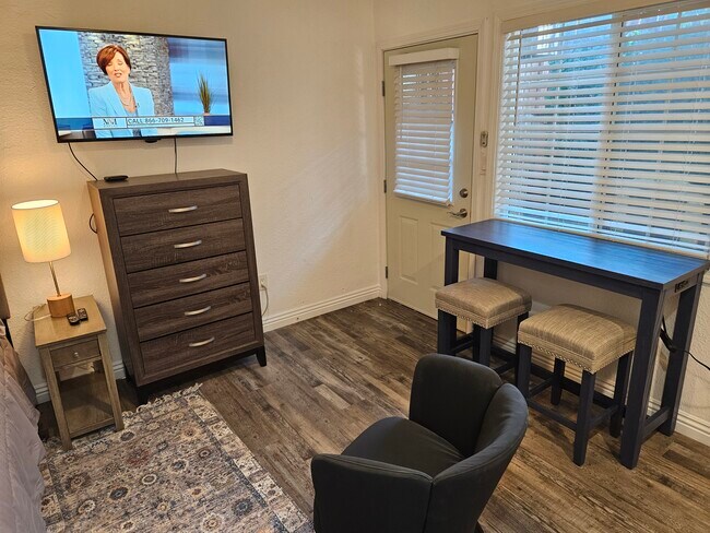 209 N Huntington St, Unit 3 in San Fernando, CA - Building Photo - Building Photo