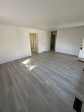 1610 Oak St SE in Albany, OR - Building Photo - Building Photo