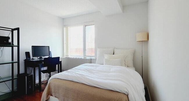 225 8th Ave in New York, NY - Building Photo - Building Photo