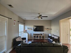 17001 Piton Way in Louisville, KY - Foto de edificio - Building Photo