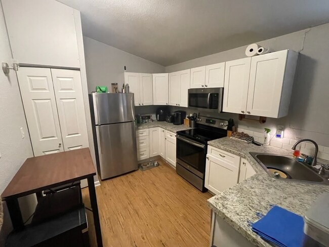 813.5 E 57th St