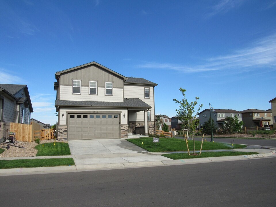 9995 Uravan St in Commerce City, CO - Building Photo