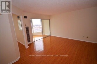 145-1145 Hillcrest Ave in Mississauga, ON - Building Photo - Building Photo