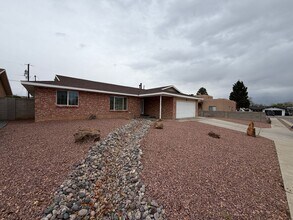 4505 Olympic Ct NW in Albuquerque, NM - Building Photo - Building Photo