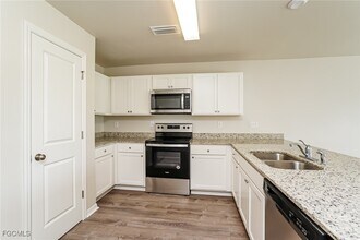 4165 NE 9th Pl in Cape Coral, FL - Building Photo - Building Photo