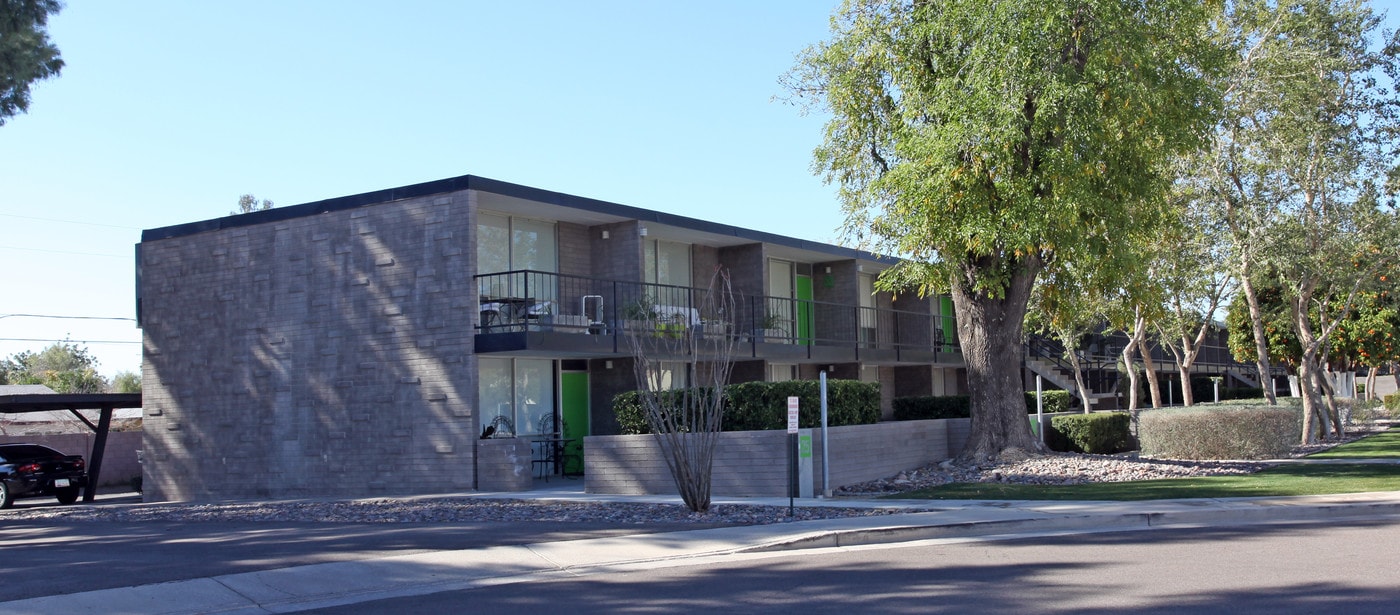 Scottsdale Resort Apartments in Scottsdale, AZ - Building Photo
