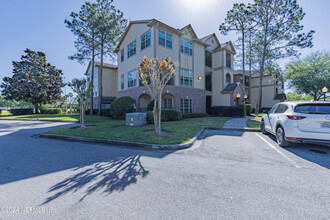 7800 Point Meadows Dr in Jacksonville, FL - Building Photo - Building Photo