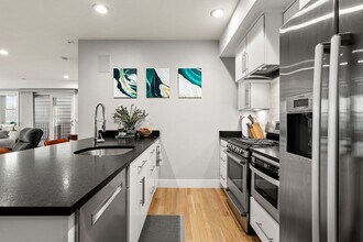 339 W Broadway in Boston, MA - Building Photo - Building Photo