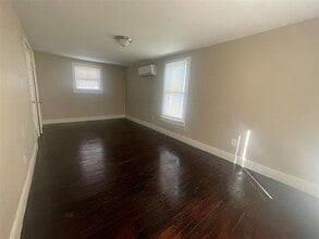 1009 E Humbolt St in Fort Worth, TX - Building Photo - Building Photo