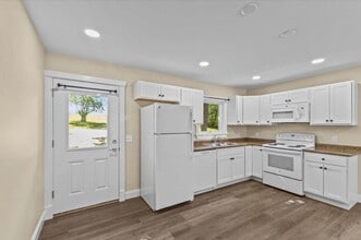 102 E Shore Dr in St. Albans, VT - Building Photo - Building Photo