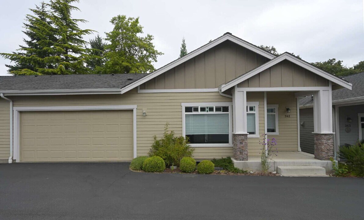 342 E Maple St in Sequim, WA - Building Photo