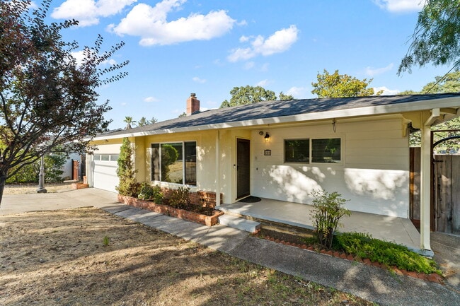 200 Los Ranchitos Rd in San Rafael, CA - Foto de edificio - Building Photo
