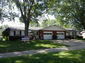 2416-2418 Hyacinth Ave in Janesville, WI - Building Photo