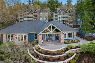 Overlook at Lakemont in Bellevue, WA - Foto de edificio - Building Photo